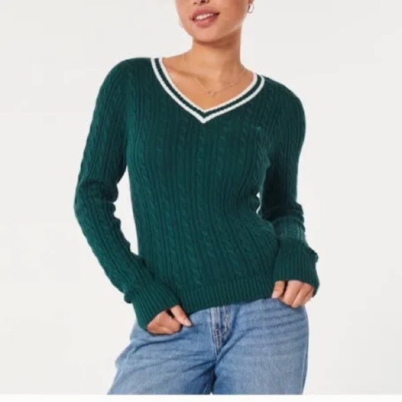 Hollister Sweaters - HOLLISTER Green V-neck Cable sweater long sleeve X-SMALL